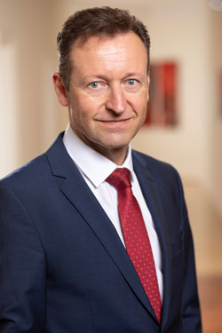 Dr. Bernhard Hüttler