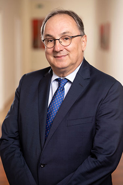 Dr. Christian Onz